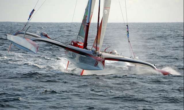 Lionel Lemonchois à bord du trimaran Prince de Bretagne en entrainement le 17 Septembre 2015