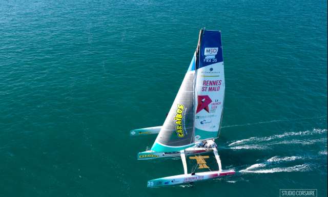 Banque images du Multi 50 La French Tech Rennes Saint-Malo, skippers Gilles Lamiré et Thierry Duprey du Vorsent, le 18 Avril 2016 - Photo Studio Corsaire