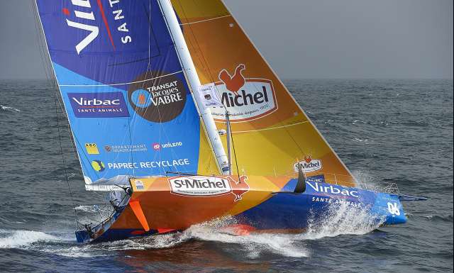 16 octobre 2017, entre l'ile de Groix et les Glénan, navigation d'entrainement pour Jean-Pierre Dick et Yann Eliès sur le monocque 60 pieds IMOCA St-Michel/Virbac, préparation à la Transat Jacques Vabre 2017. Photo Yvan Zedda / St-Michel Virbac