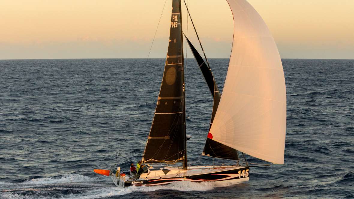 Message de la mer :  Catherine Pourre et  Pietro Luciani  Eärendil (Class40)