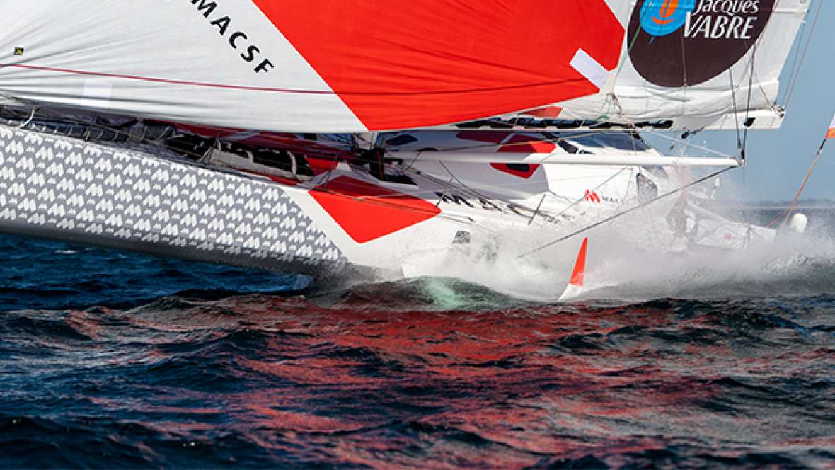 L’IMOCA MACSF fait un arrêt à Brest pour réparation avant de poursuivre sa course