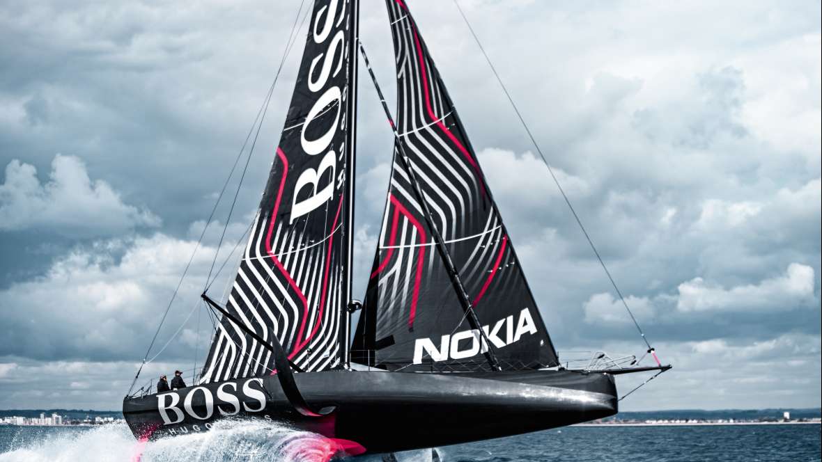 Hugo Boss abandona regata depois de dano na quilha 