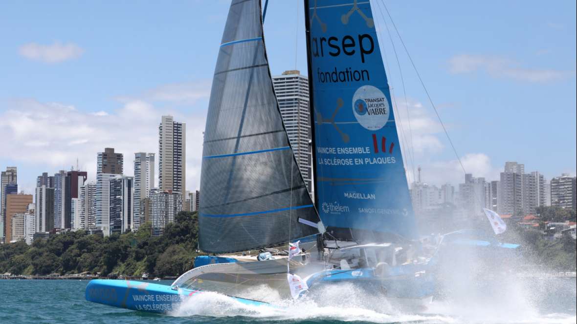 Deux Multi50 à Salvador de Bahia, 50 bateaux encore en course !