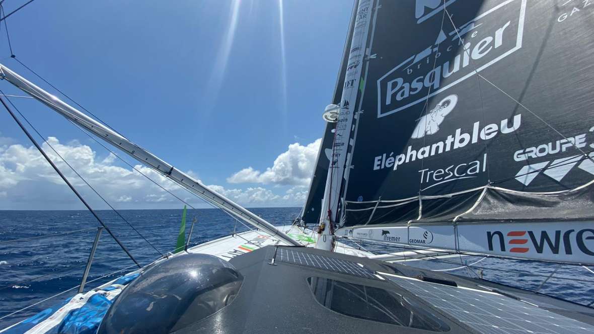 Message de la mer : Fabrice Amédéo, Eric Péron – Newrest Art et Fenêtres (IMOCA)