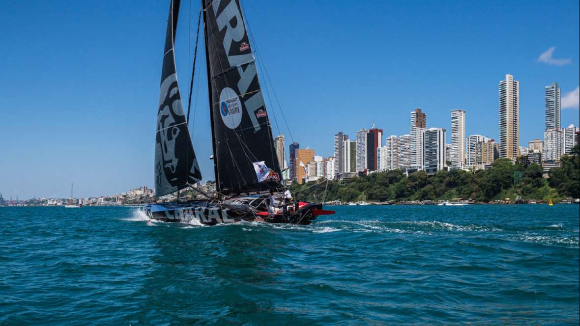 Charal é o terceiro na IMOCA 60 e dupla culpa os Doldrums por não ganhar a regata